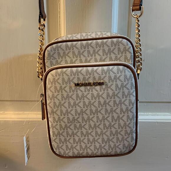Michael Kors Handbags - MK Michael Kors Jet Set crossbody purse handbag NWT.